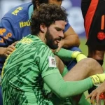 Alisson Becker Yakinkan Penggemar Setelah Khawatir Cedera Kepala